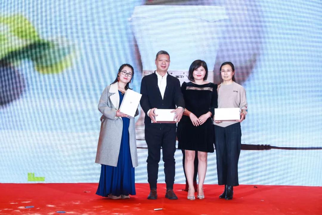 熱烈慶祝“變革創新 揚帆未來”北京中成康富2019年合伙人年會勝利召開